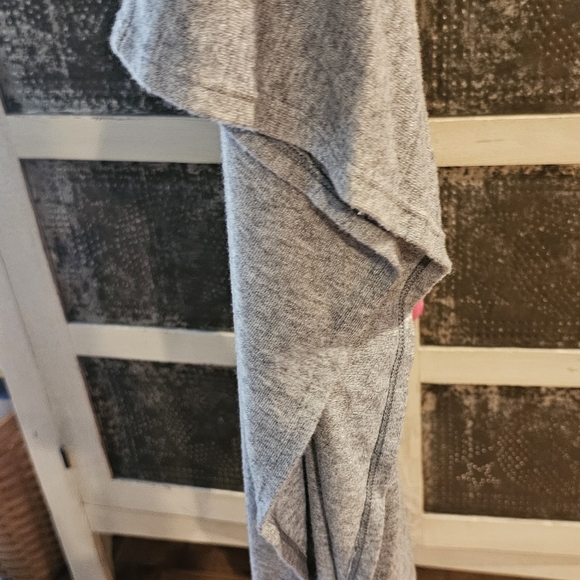 ELDRIDGE NWOT PONCHO STYLE CARDI - Picture 4 of 5